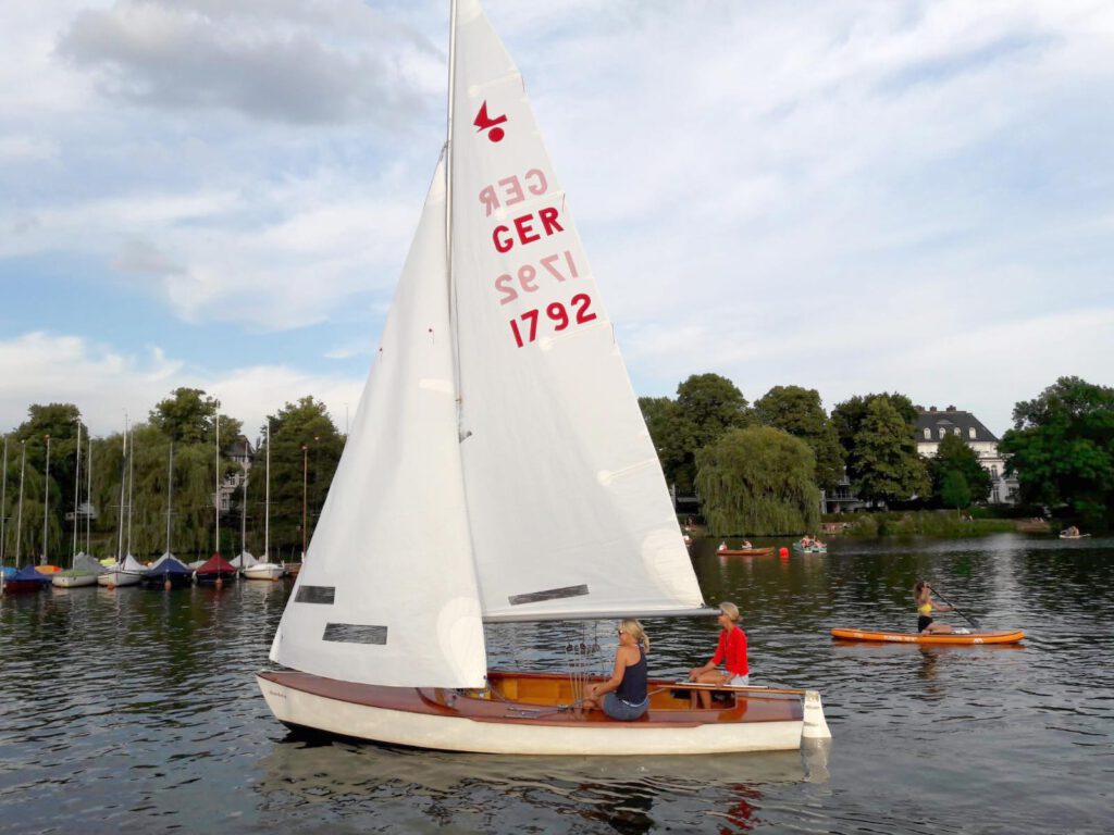 Segeln auf der Alster in Hamburg